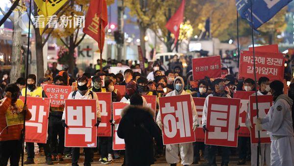韩国第三轮大规模集会今举行 或成“闺蜜门”分水岭