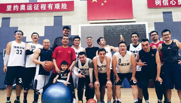 姚明与众名嘴打赌罚球 手感惊人干扰下连中30