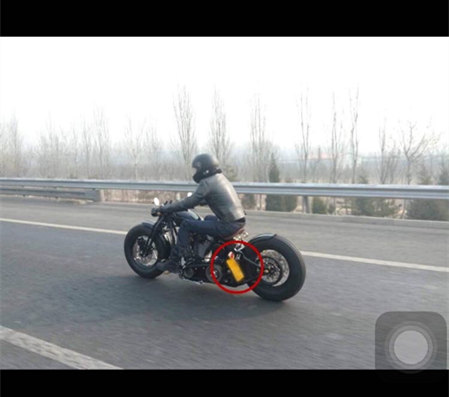 冯绍峰晒骑摩托车照惊动交警3