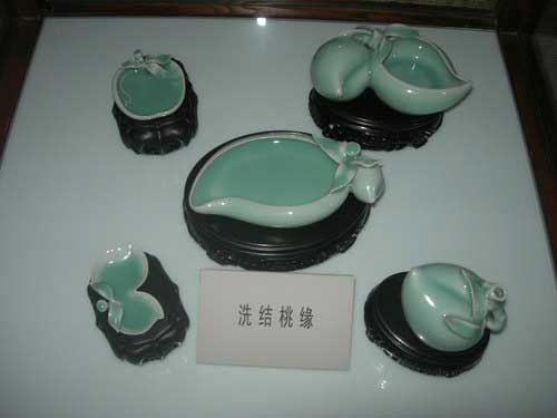 16 李震近期作品-洗结桃缘(洗结桃缘之组合，是从龙泉窑南宋至明代桃型洗中的经典器型组合而成，表达了历代文人的生活情趣和审美理念)