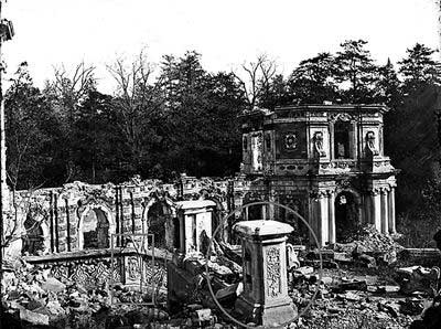 1873年拍摄的谐奇趣残迹，圆圈处就是类似的石刻构件