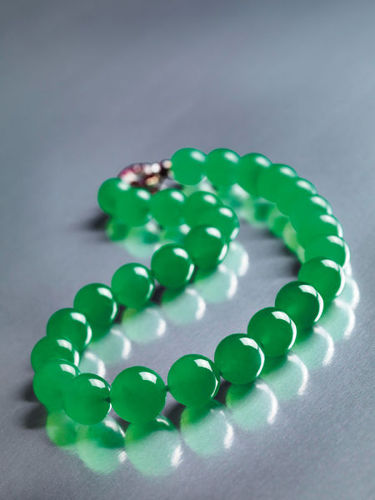 来自传奇名媛及著名收藏家芭芭拉?赫顿旧藏之天然翡翠珠项链