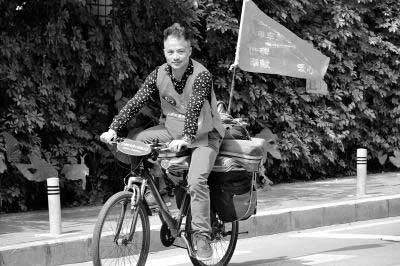 理发师千里骑行宣传无偿献血 已完成第64次献血