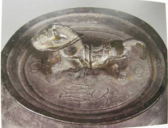 图3 东汉马钮錞于