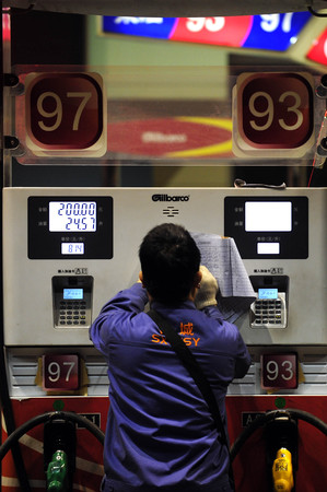 国内成品油价格迎来年内第三次下调5