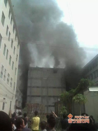 广东普宁一内衣厂发生火灾11人死亡-4