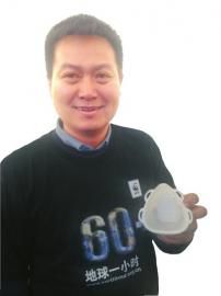 侯琰霖和他的“幼童防霾口罩”雏形。