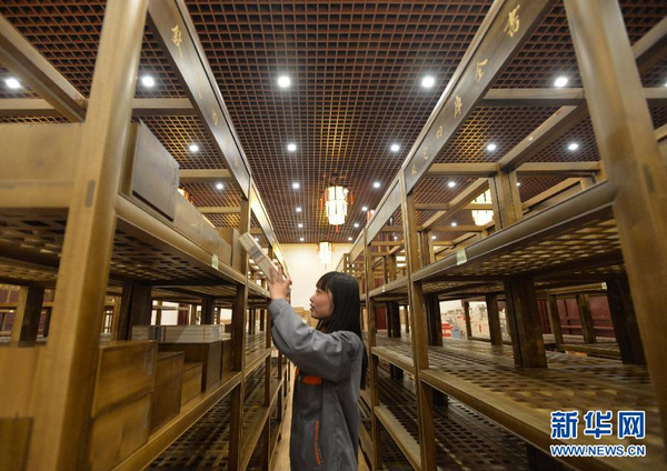 高精复制版《四库全书》亮相扬州-3