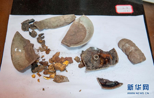 大足石刻千手观音造像腹部现暗格-内藏珍贵文物5