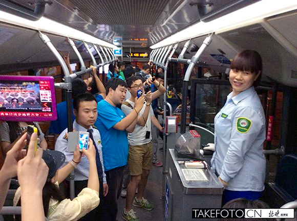 老乘客乘坐末班车挥别“京城最牛公交”728路-9