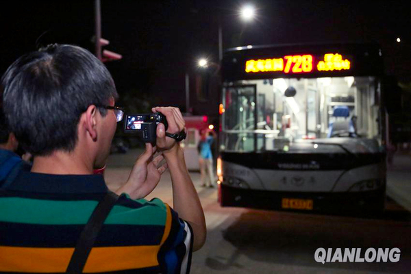 老乘客乘坐末班车挥别“京城最牛公交”728路-7
