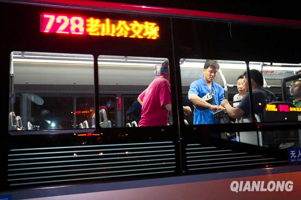 老乘客乘坐末班车挥别“京城最牛公交”728路-5