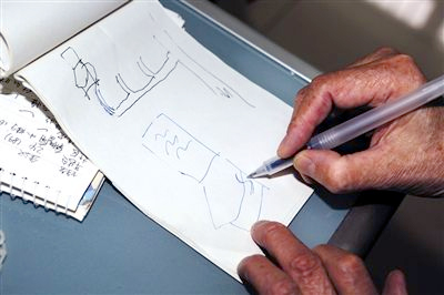 老人自制节水器帮街坊省水30万吨4