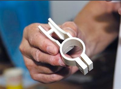 老人自制节水器帮街坊省水30万吨2