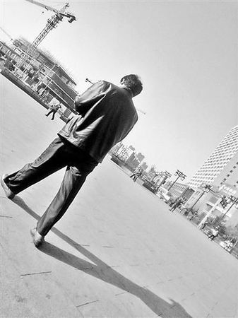 　自称陈老师的男子迎接小林