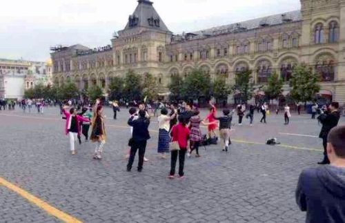 “凤凰传奇”玲花力挺广场舞　微博怒斥美媒3