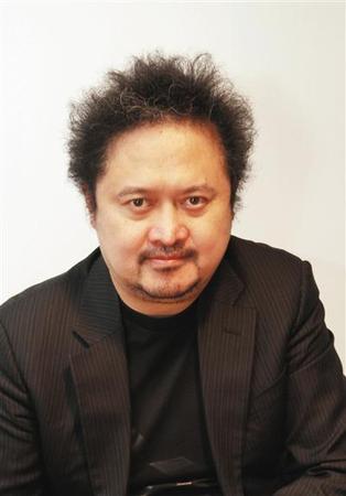 张元，1963年生于江苏，从北京电影学院毕业后，个人集资独立制片，被称为中国第六代著名导演，曾被美国《时代周刊》推选为“21世纪世界百名青年领袖”之一。其代表作品有《东宫西宫》、《绿茶》等。