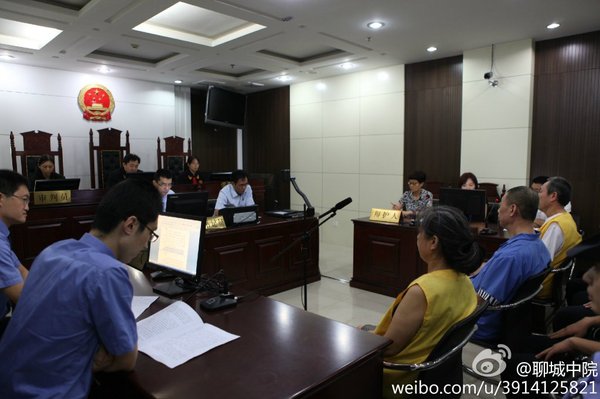 7月4日，山东省人民政府原副秘书长、办公厅原党组成员、省级机关事务管理局原局长、党组书记张泽忠及其胞妹张爱霞受贿、庄建伟窝藏案一审宣判。图为宣判现场。3