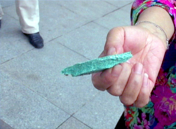 南京现“纸片”井盖-最薄处仅0.7厘米2