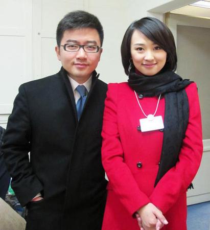 图为欧阳智薇、芮成钢合影。