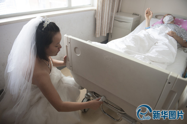 向华求婚成功，小情侣立刻从童话中返回现实，向华不顾忌自己穿着婚纱，像平常一样照顾起李真，李真对她摆出一个“OK”的手势，表示床的高度合适了。未来这对情侣还要面对更多考验。