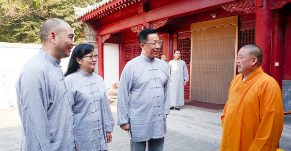 疯狂英语李阳皈依佛门-少林寺称：并未出家2