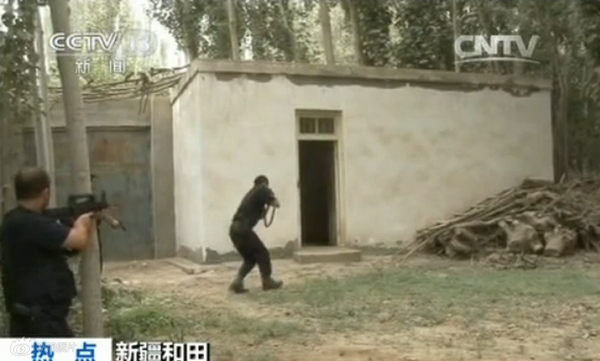 新疆3万人围堵暴徒4