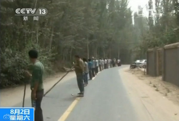 新疆3万人围堵暴徒3