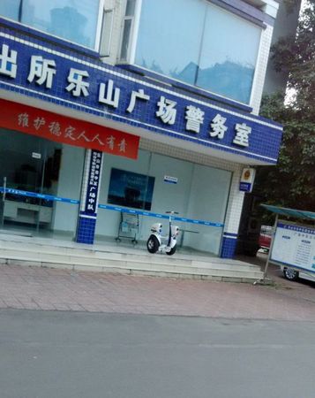 巡逻队员抱女友骑风火轮兜风被辞退4