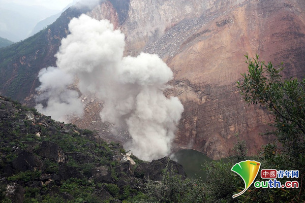 2014年8月12日，鲁甸“8·03”地震导致形成的牛栏江红石岩堰塞湖泄流槽爆破开挖，将开始泄洪，消除了严重威胁上游人民群众生命财产安全的隐患。