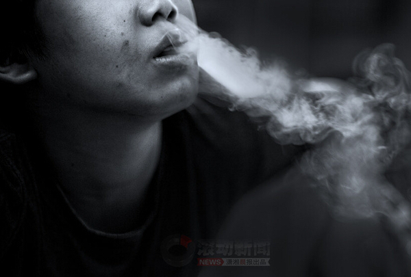 03回忆起自己的经历，小超说：“人哪！会走哪条路，要看被带到哪个方向?！彼卵痰纳裉狭烦墒?，完全不属于12岁的少年。