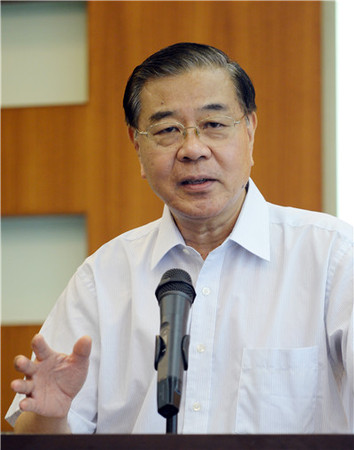 11全国政协委员、《求是》杂志的原总编辑张晓林_副本