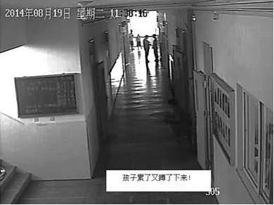 高中女生军训期间跳楼-学校家长各执一词4