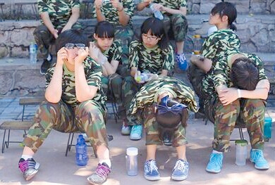 高中女生军训期间跳楼-学校家长各执一词2