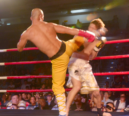 武僧一龙首战香港-一回合疯狂KO日本拳王2