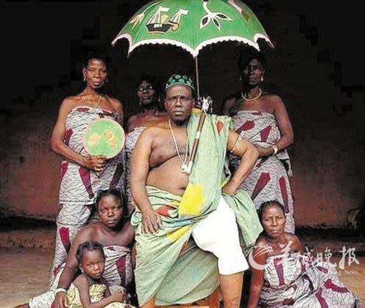 非洲酋长通常都妻妾成群（资料图片）