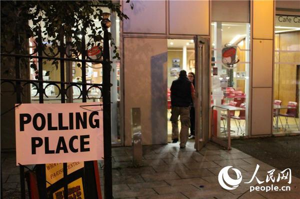 15爱丁堡投票现场 摄影：白天行