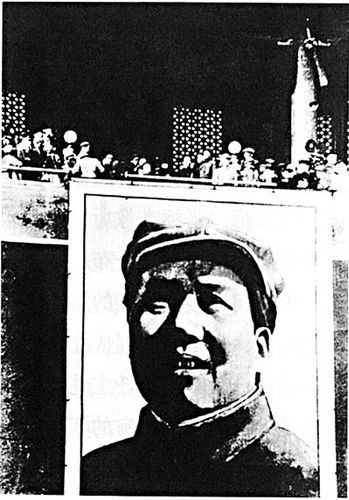 　第三幅画像悬挂时间：1949年10月1日开国大典 主笔：周令钊