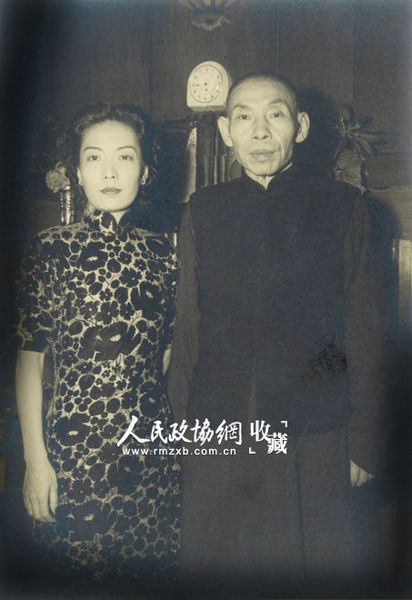 10 香港于自宅与杜结婚照_副本