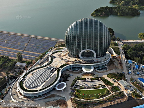 北京怀柔雁栖湖湖心岛APEC峰会日出东方大酒店。摄影：马文晓