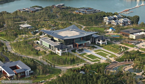 北京怀柔雁栖湖湖心岛APEC峰会国际会议中心。