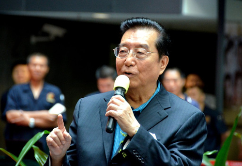 图为开幕式上的李双江。