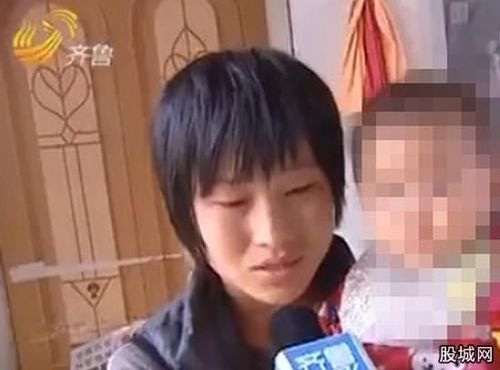 钢针女婴舅妈微笑受访