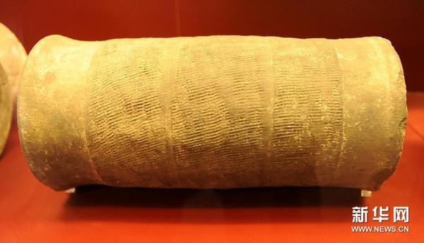 这是在安阳殷墟博物馆内拍摄的陶制排水管道（10月30日摄）。