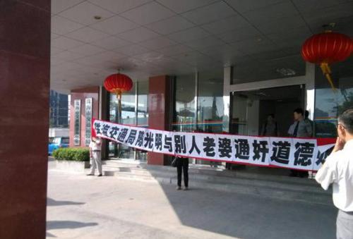 51DA879DA33A19BD6EAAEAD6FBAC5EC8