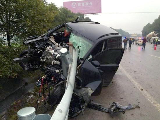 广汉越野车撞伤老人后逃逸-又撞死一家四口4