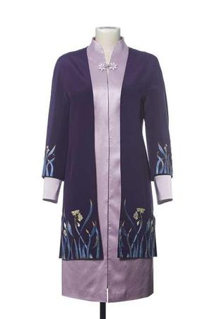 女配偶服装。