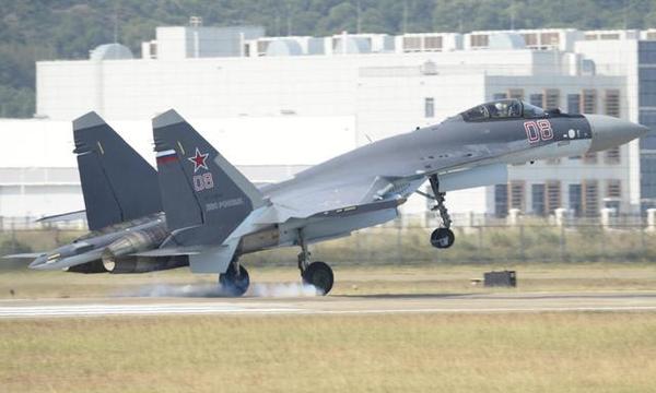 资料图：苏35战机抵达珠海