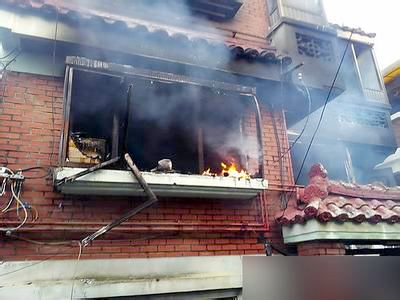 情侣吵架放火致邻居2合租女大学生死亡4