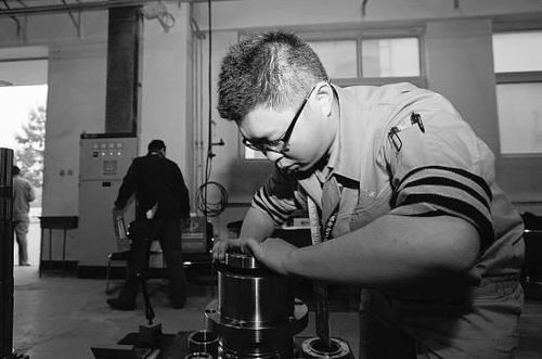 周浩在比赛中。